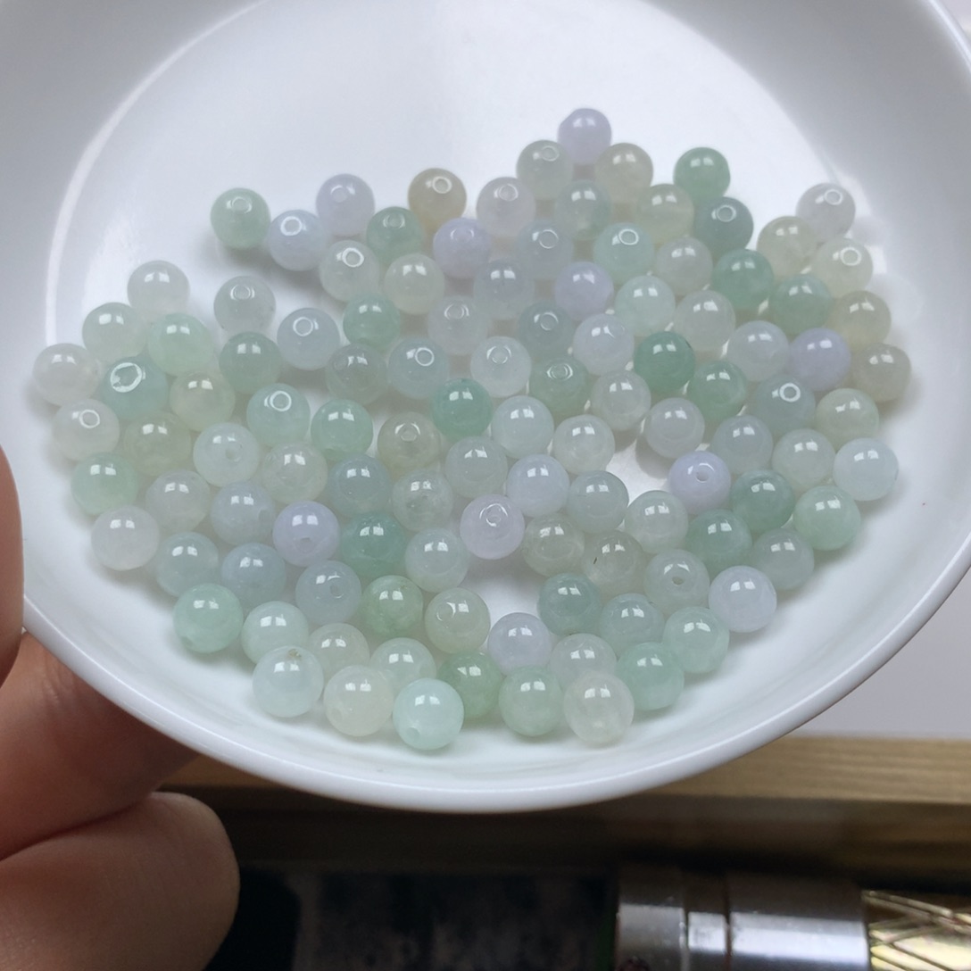 翡翠颈饰未镶嵌邹*卡5➕。108