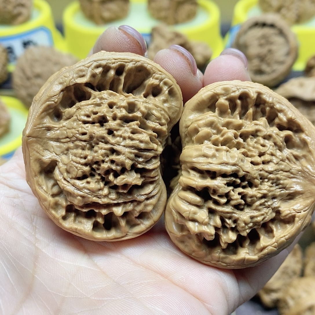 文玩核桃吊坠蛇王