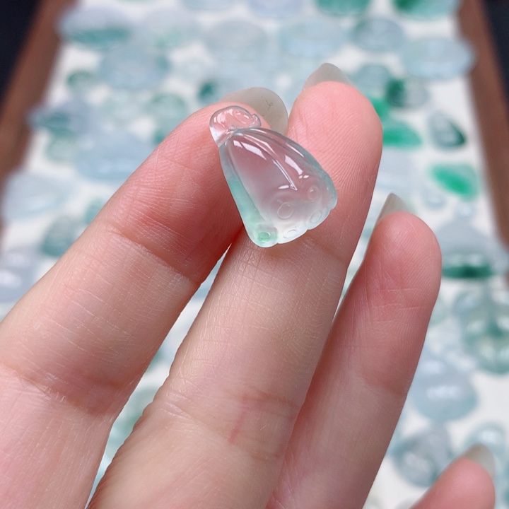 翡翠未镶嵌颈饰高冰飘花莲蓬