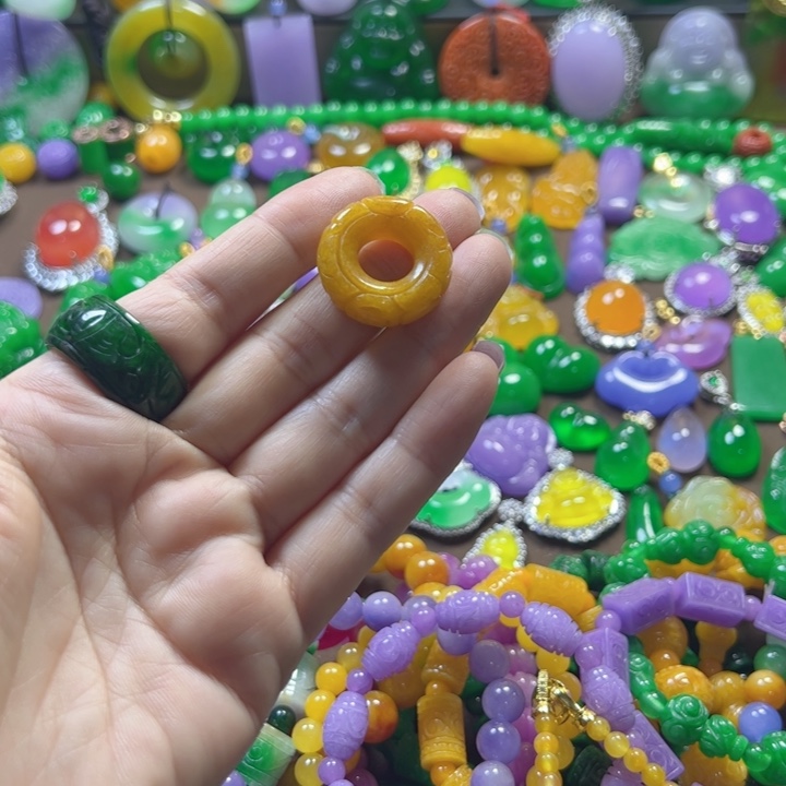翡翠未镶嵌颈饰吊坠