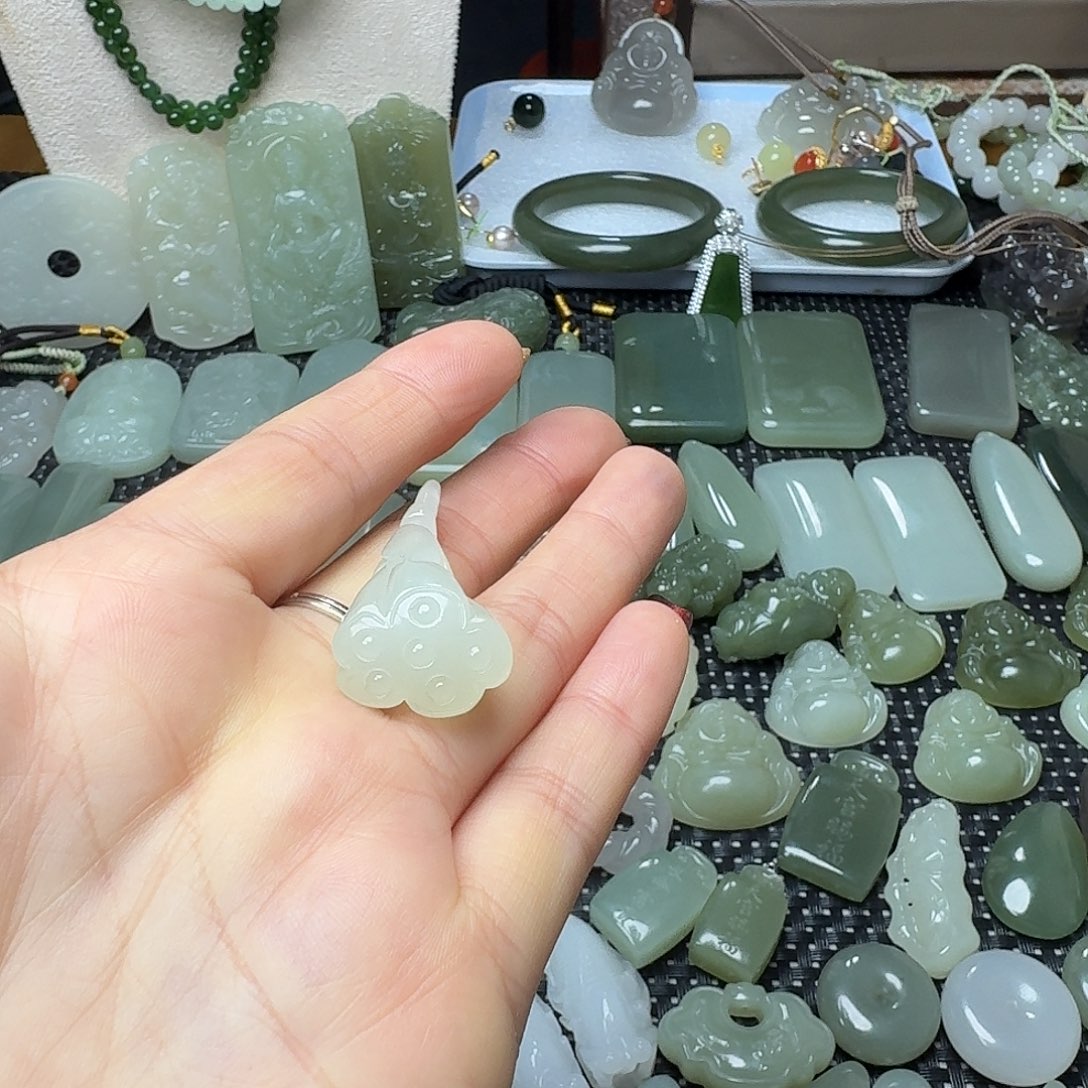 和田玉未镶嵌颈饰