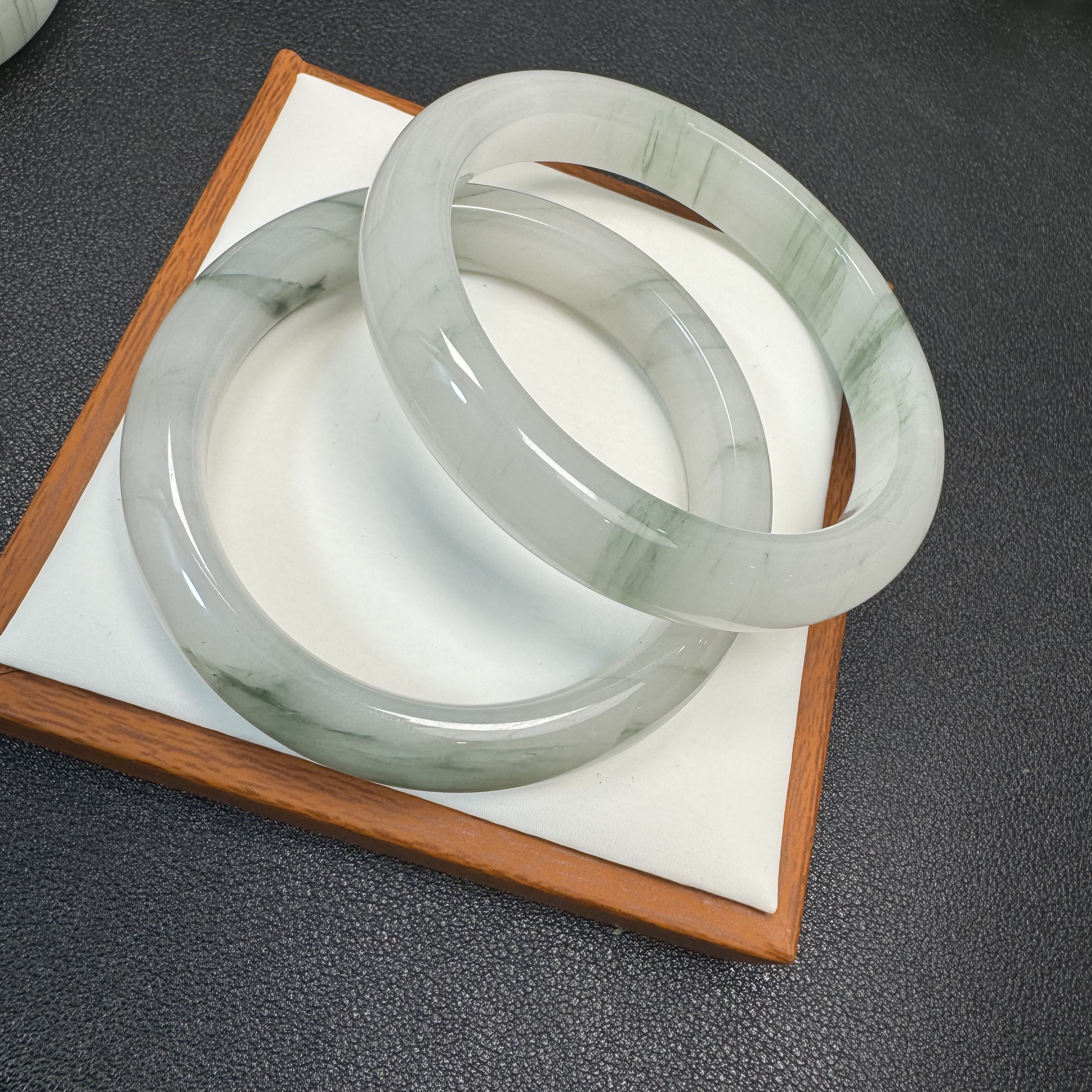 纯天然冰透新疆玉石天山翠飘花手镯（多样性天山翠玉拍一发一}