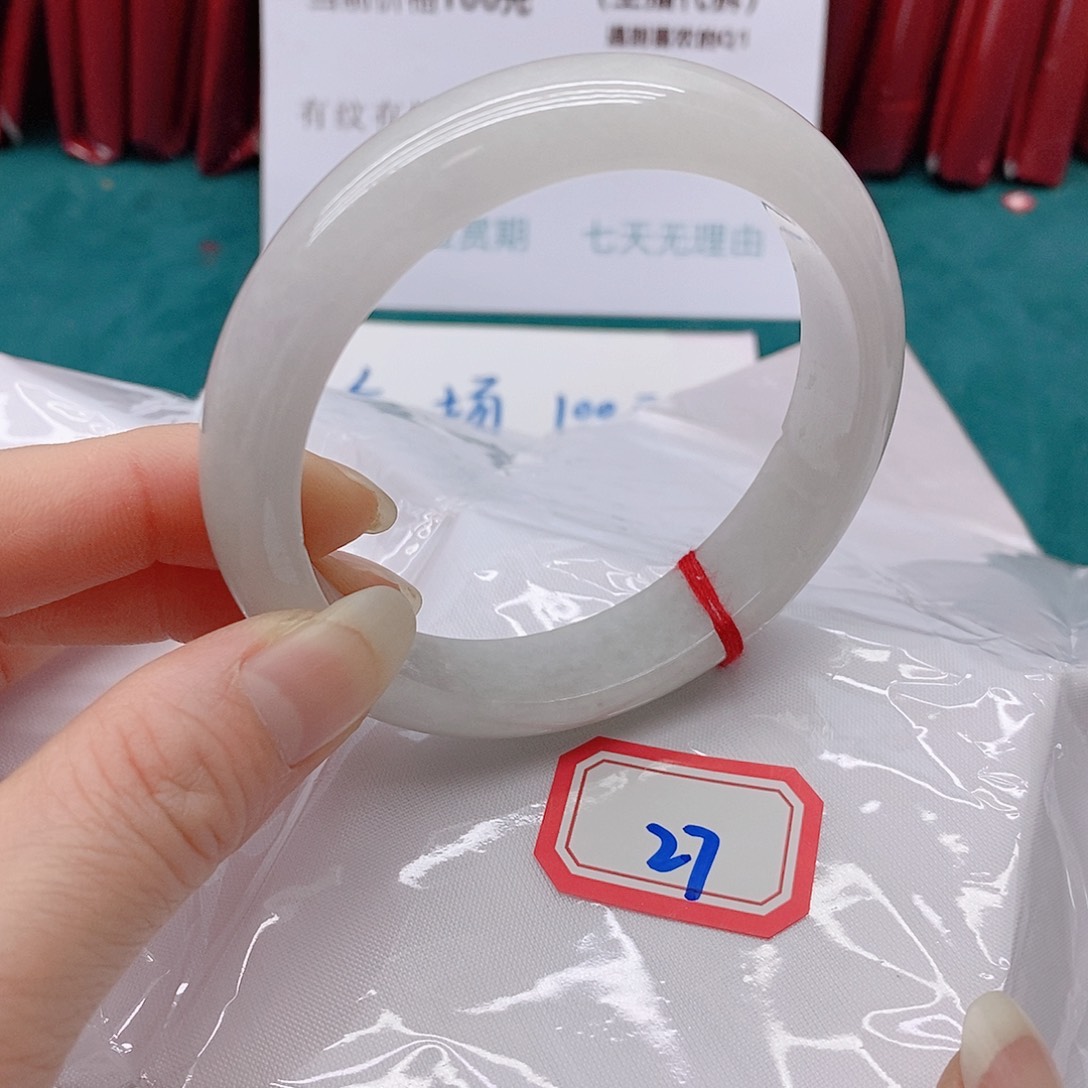 翡翠手镯未镶嵌李**。2777777777