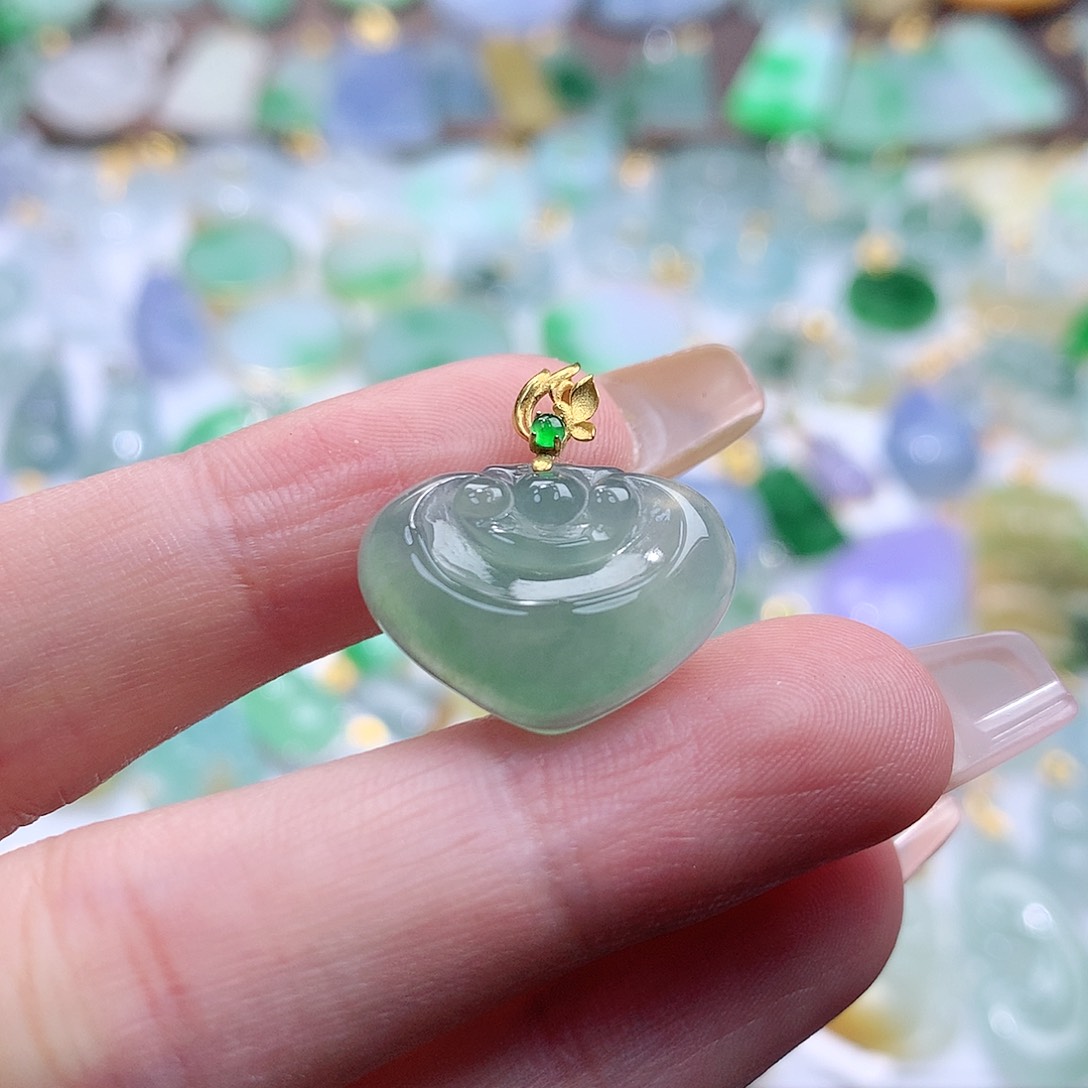 翡翠颈饰未镶嵌翡翠