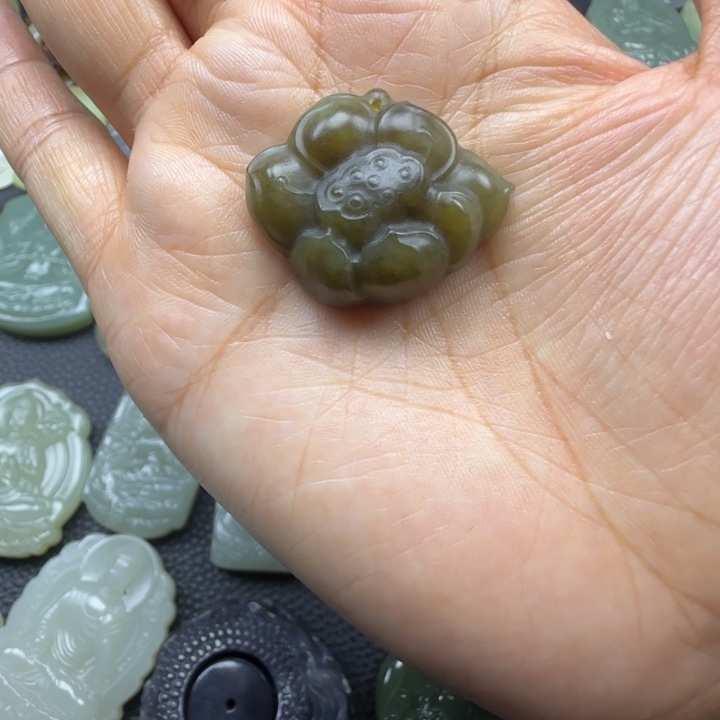 和田玉未镶嵌珠宝奇石