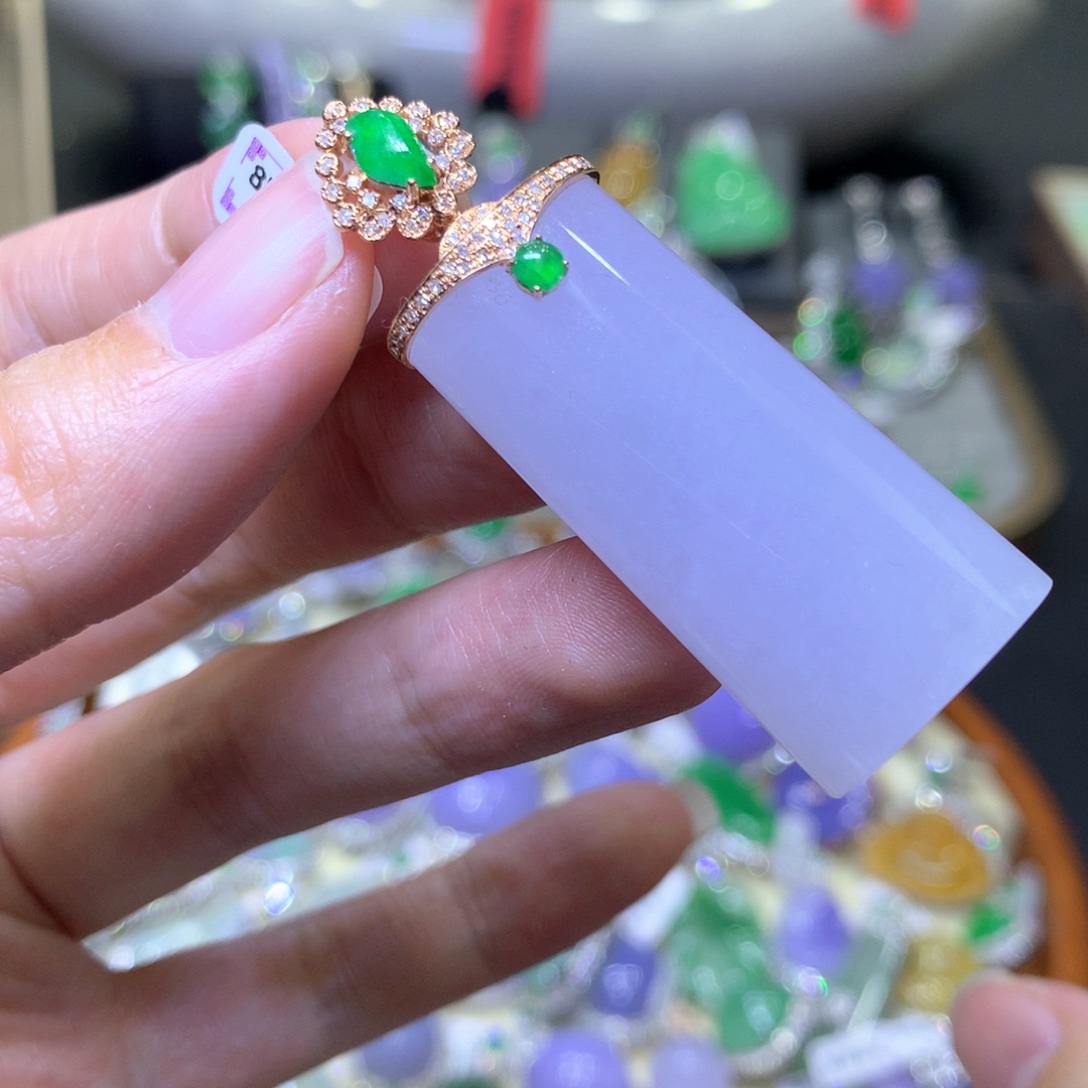 【闪购商品】翡翠颈饰18K金镶嵌翡翠吊坠项链