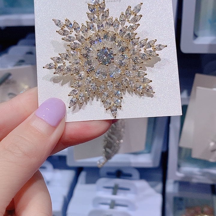 锆石铜合金雪花胸针