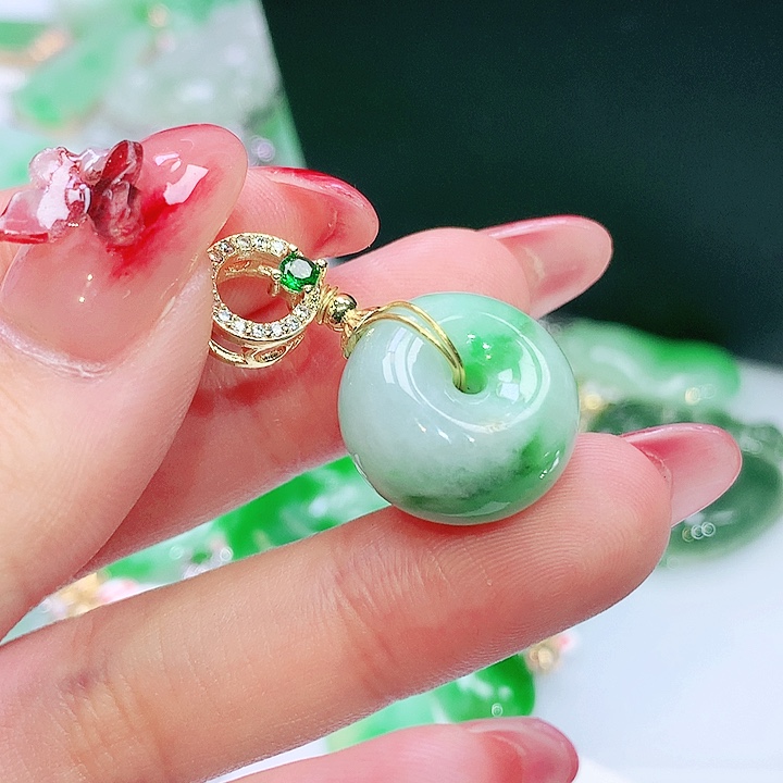 翡翠未镶嵌颈饰翡翠