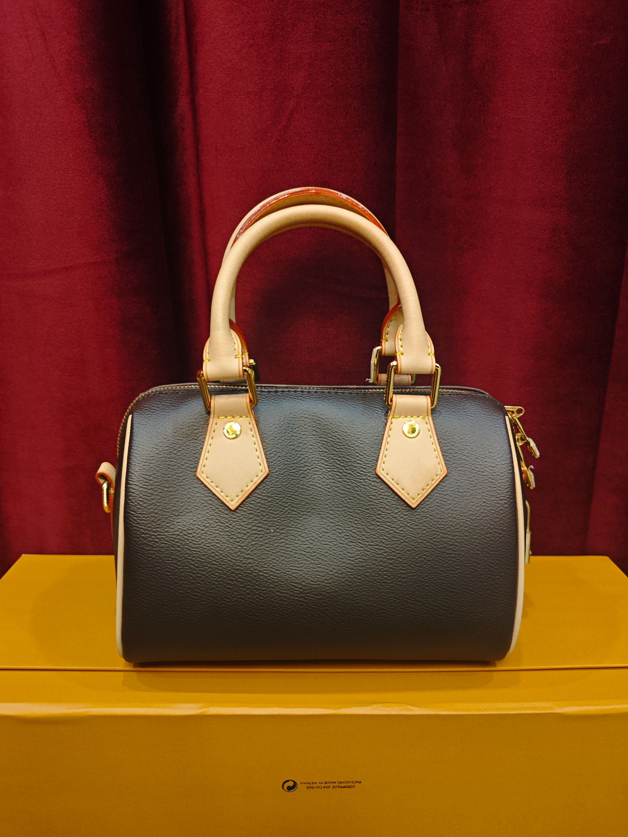 ins风经典枕头包潮流时尚包包20*13*12cm