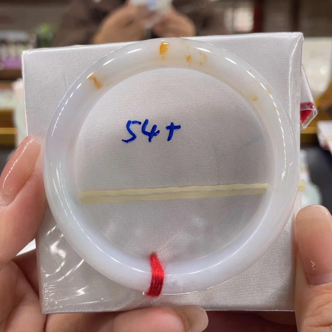 翡翠手镯未镶嵌翡翠