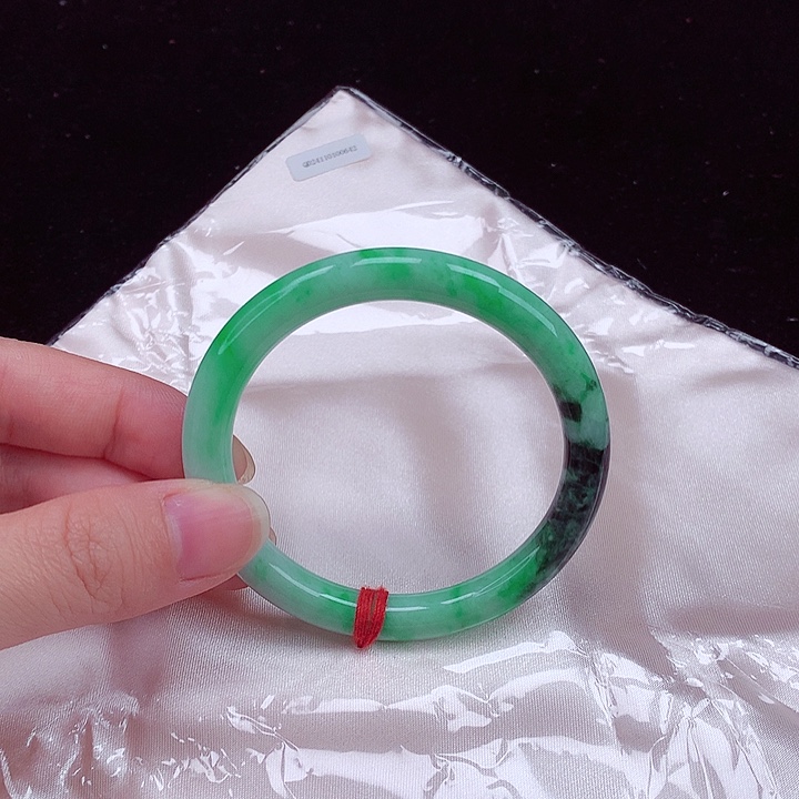 翡翠手镯未镶嵌翡翠