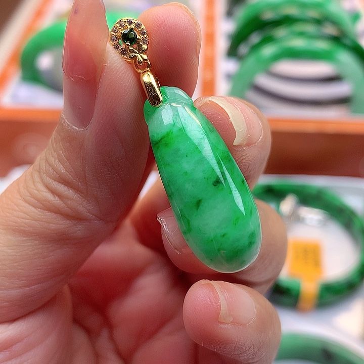 翡翠颈饰银S925镶嵌翡翠