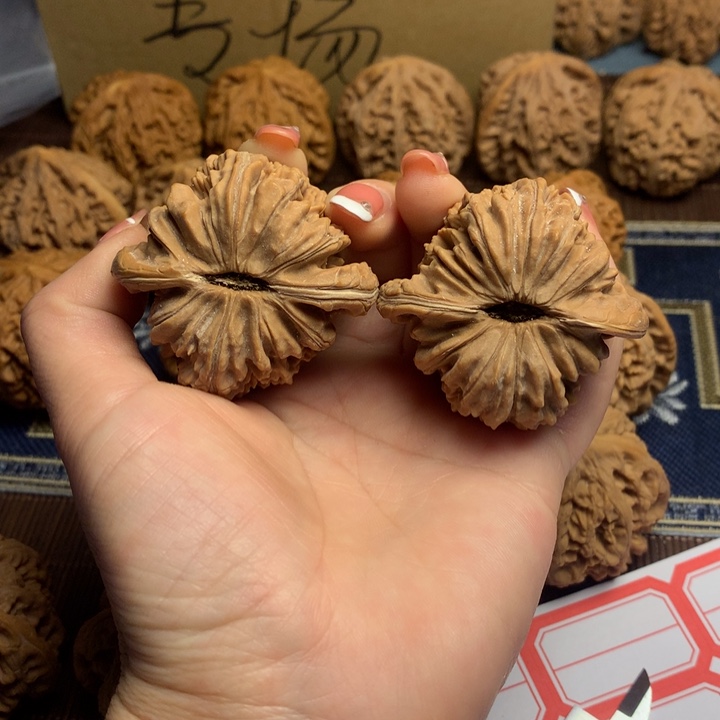 吊坠文玩核桃大**?粗筋