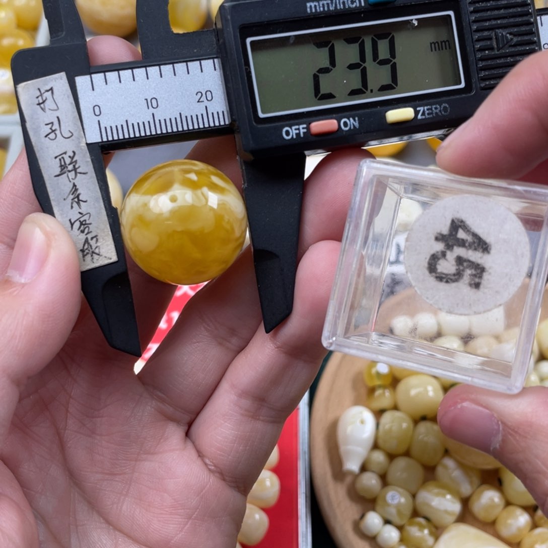 蜜蜡珠宝奇石未镶嵌