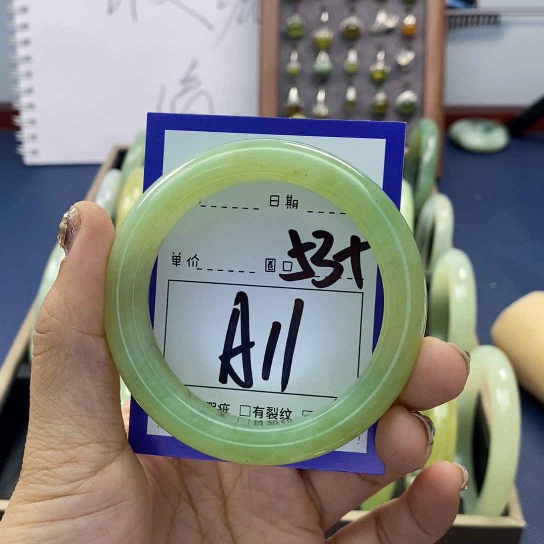 蛇纹石玉手镯未镶嵌