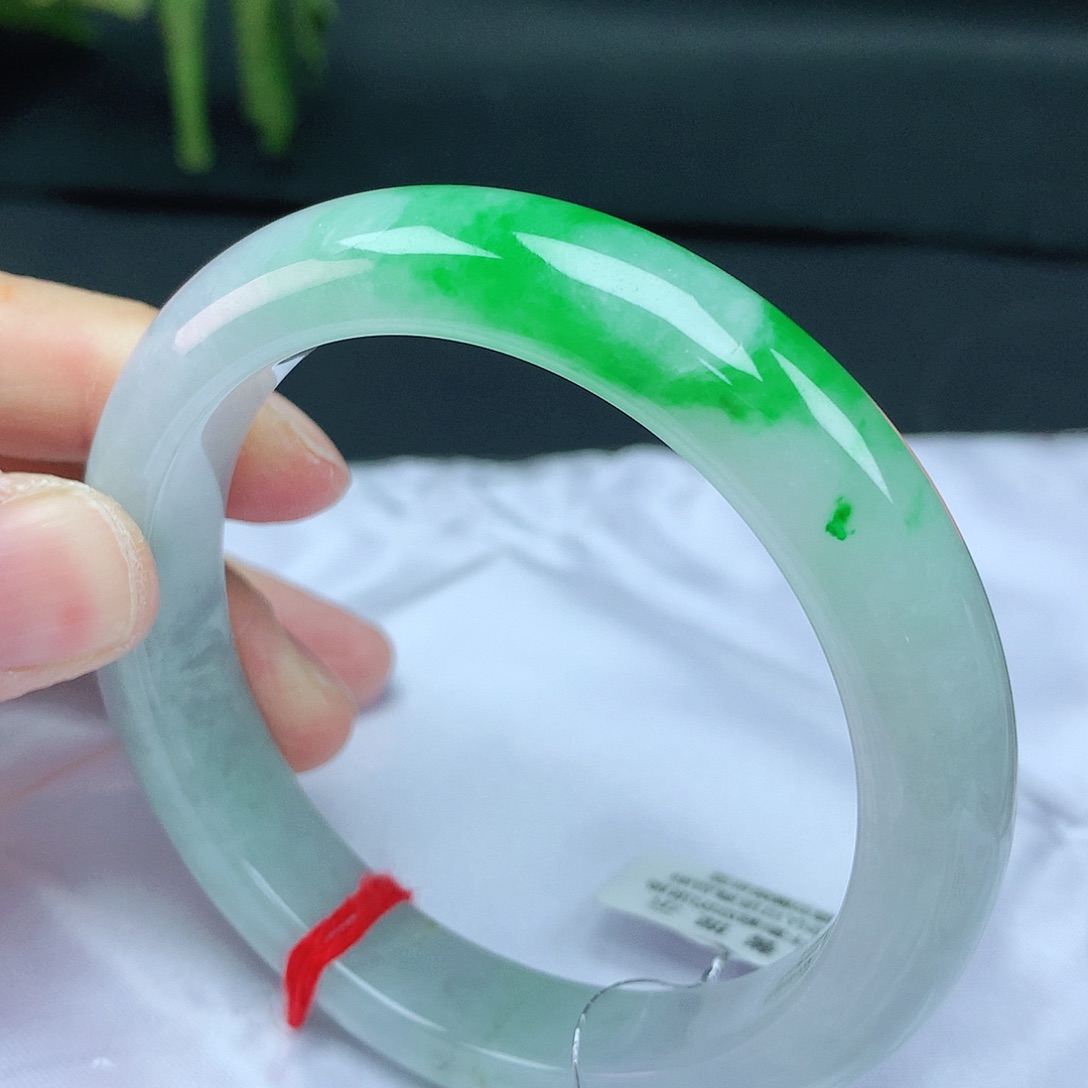 翡翠手镯未镶嵌57圈