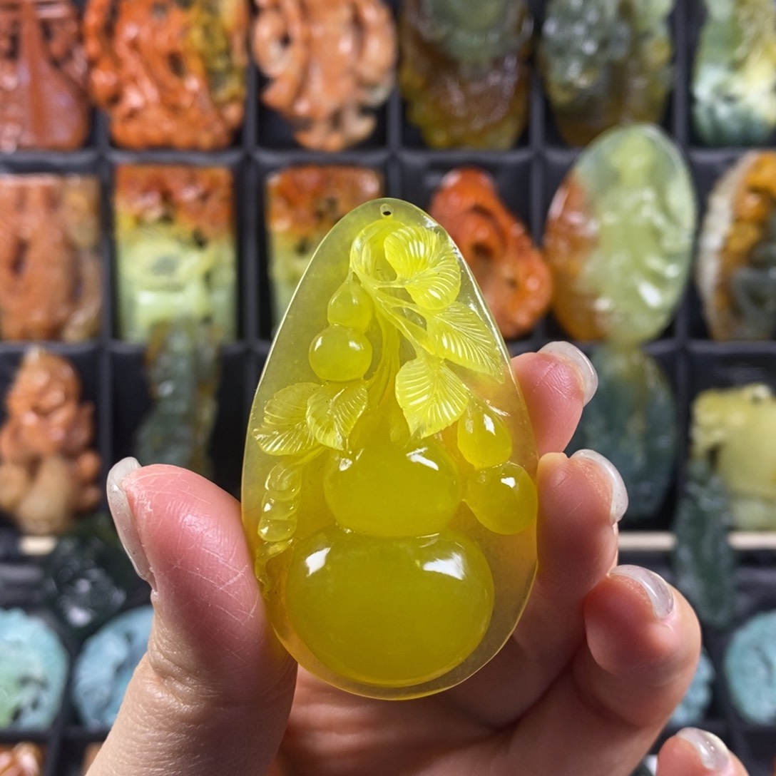 蛇纹石玉颈饰合金