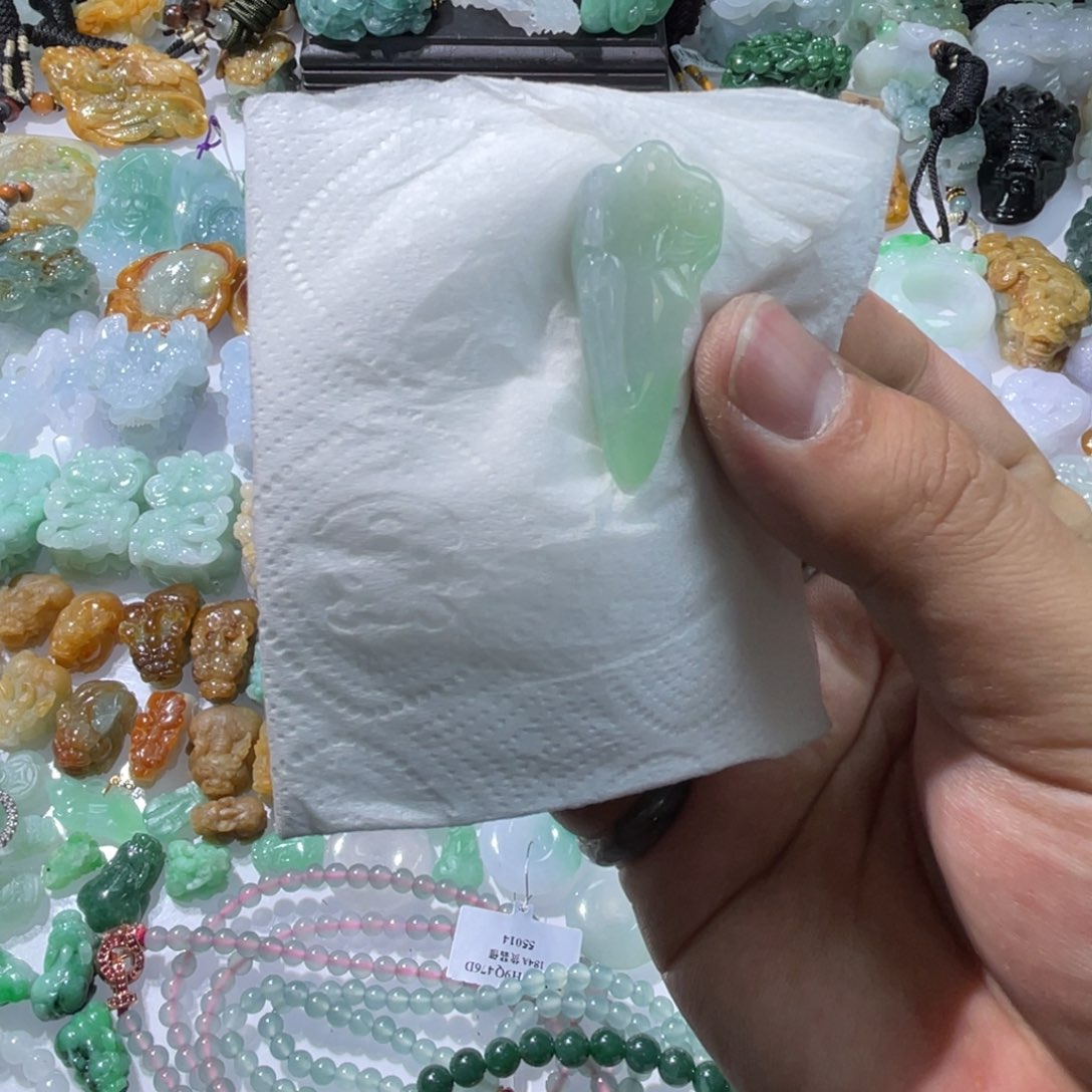 翡翠颈饰未镶嵌天然