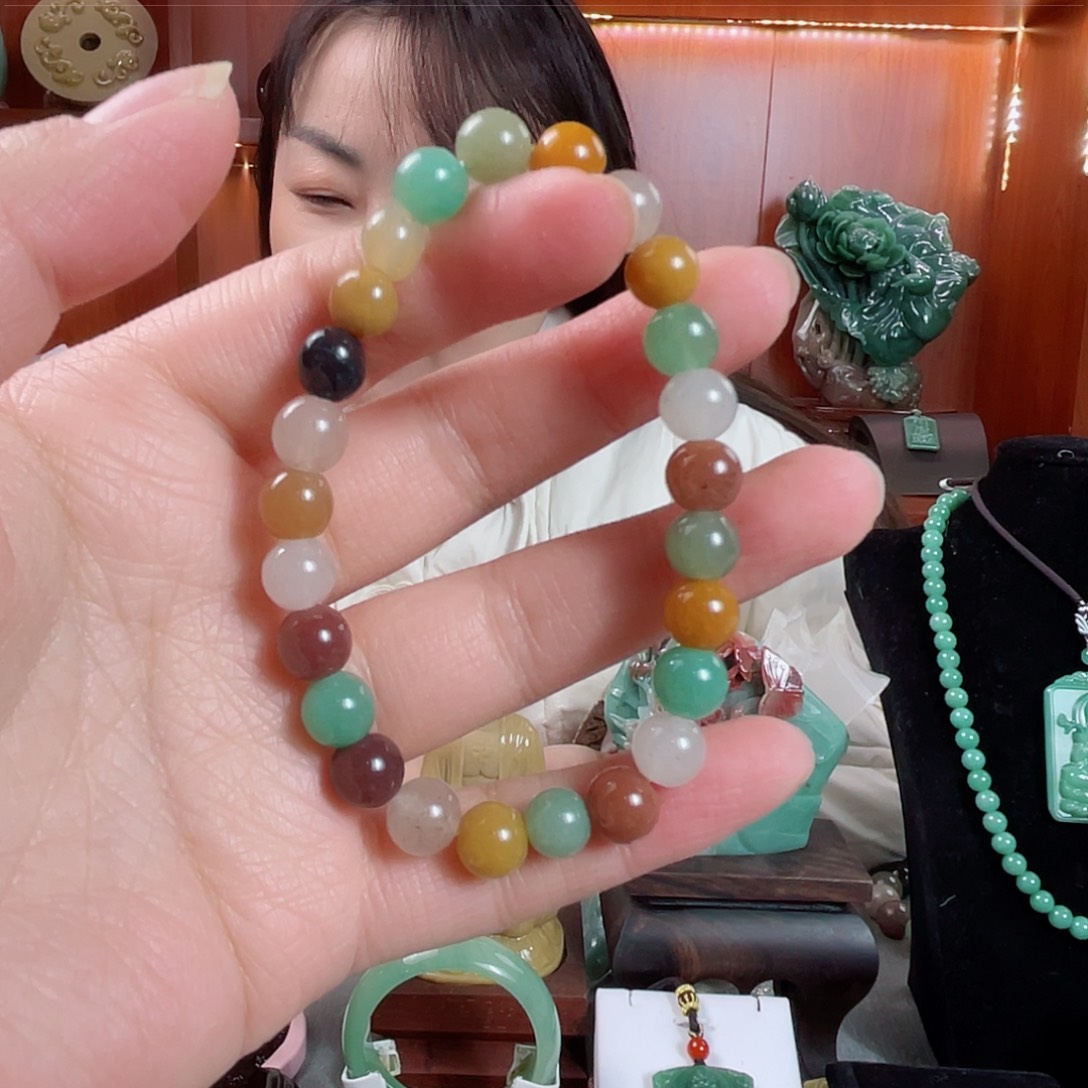 密玉（石英质玉）颈饰未镶嵌