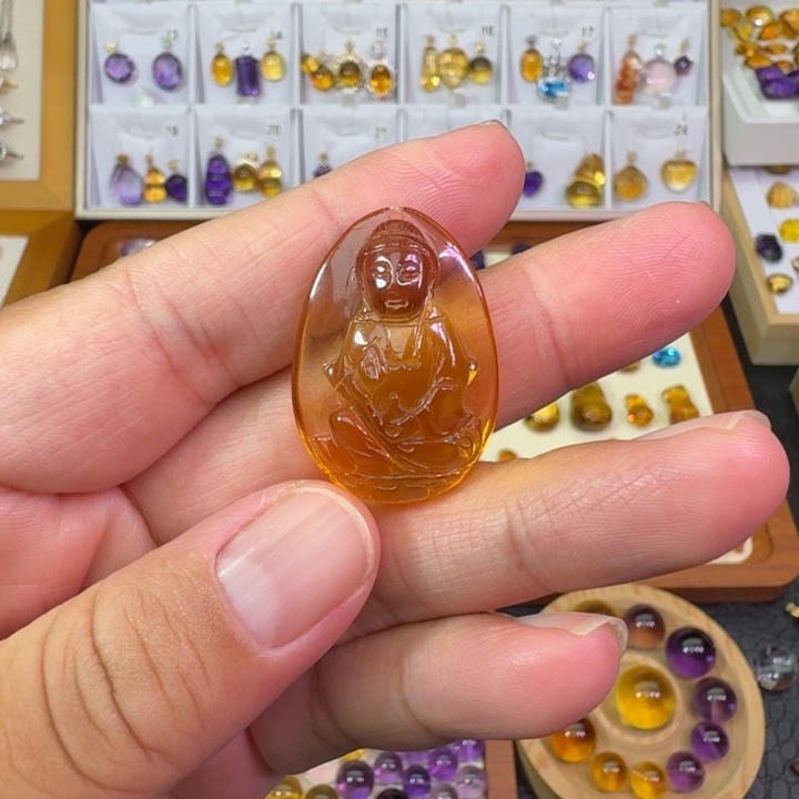 颈饰未镶嵌黄晶吊坠