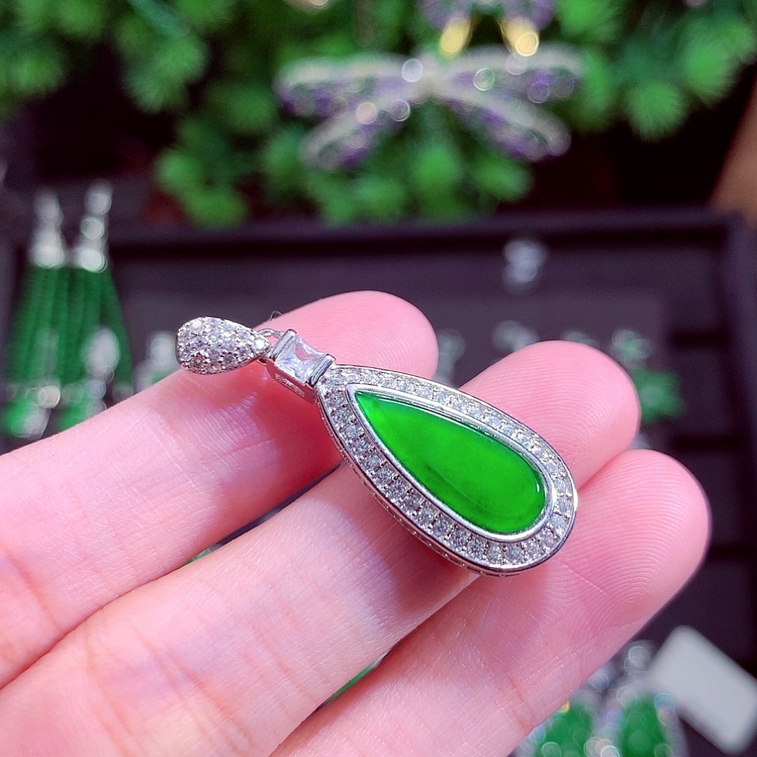 颈饰未镶嵌翡翠天然