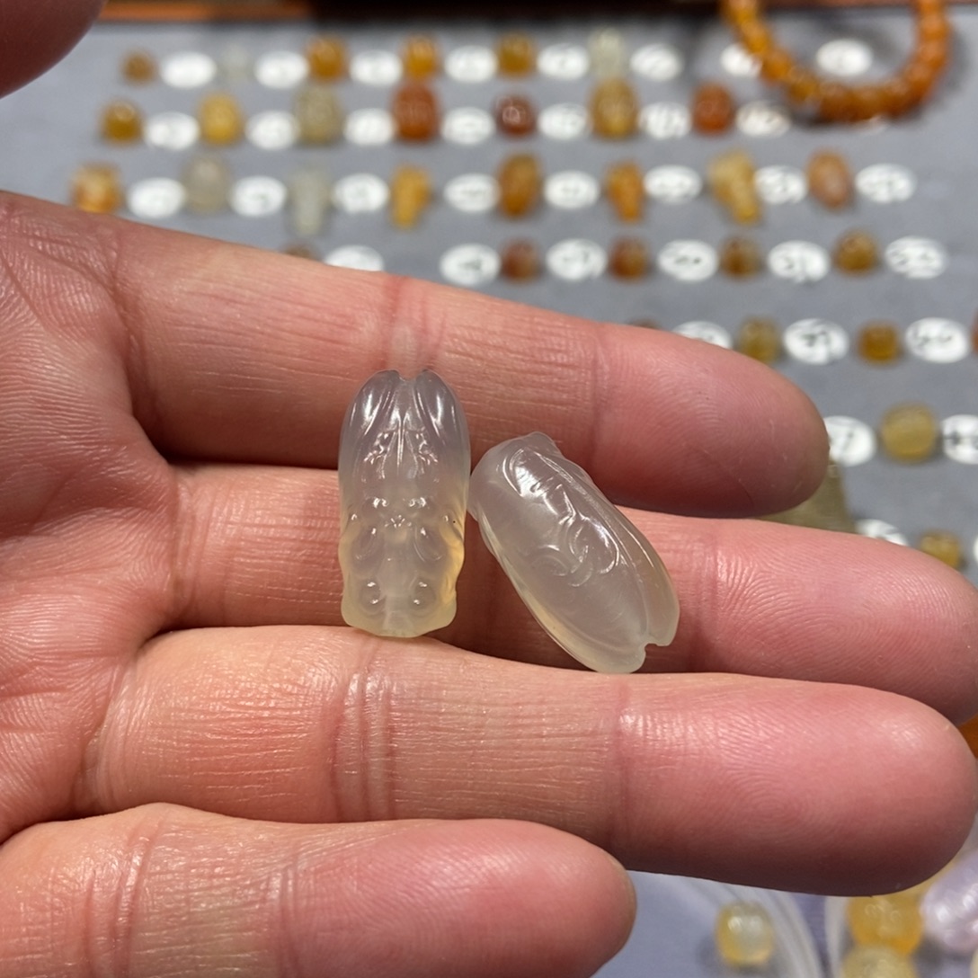 小***子玛瑙/玉髓合金颈饰蝉