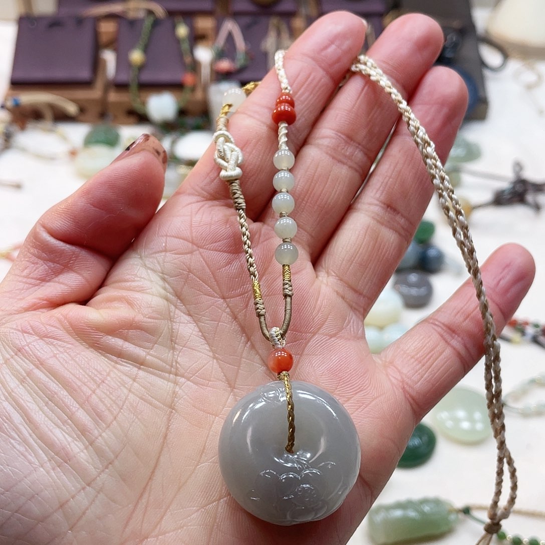 和田玉颈饰未镶嵌