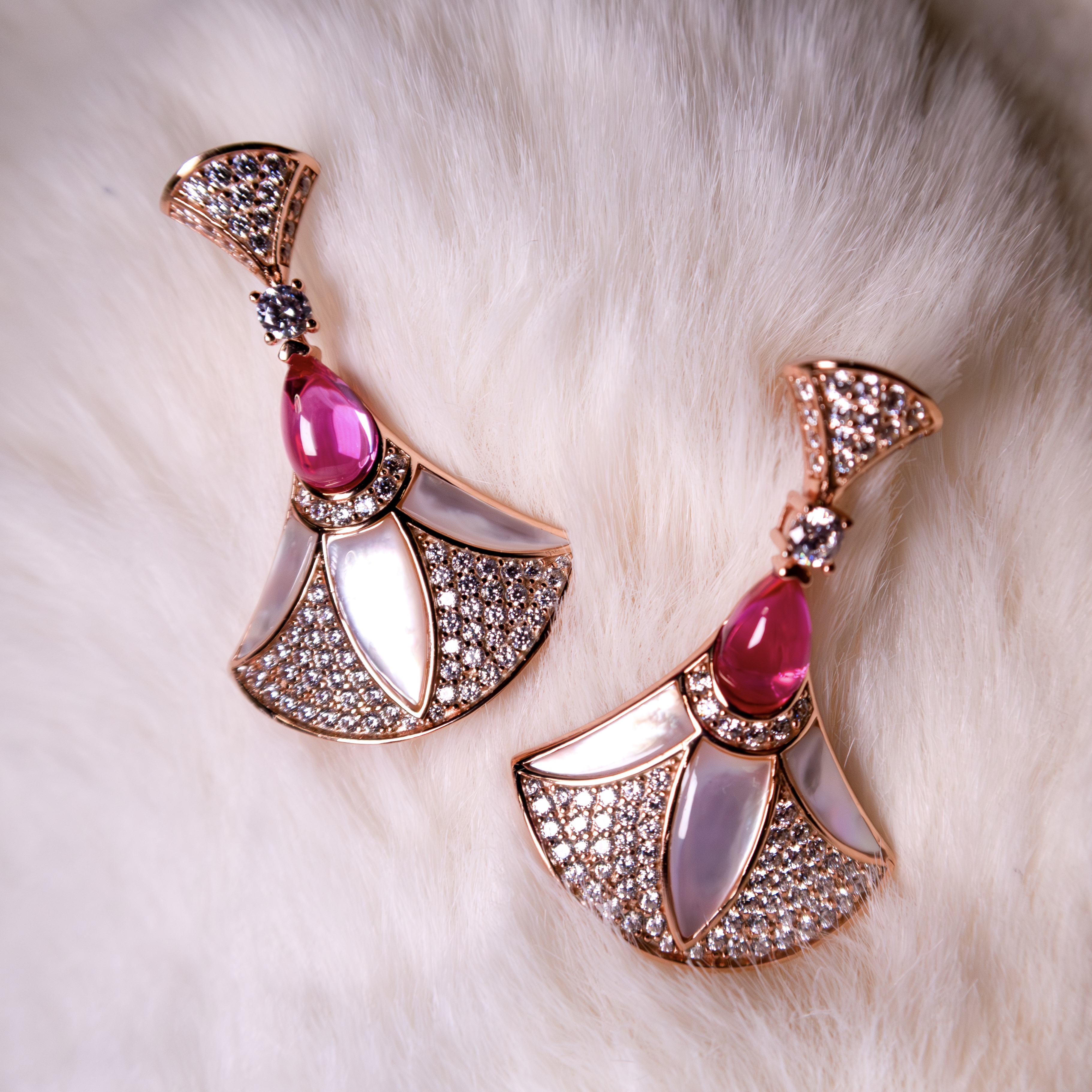 培育蓝宝石E4771 新款镶嵌蛋面玫粉色裙子气质百搭精致白贝耳坠