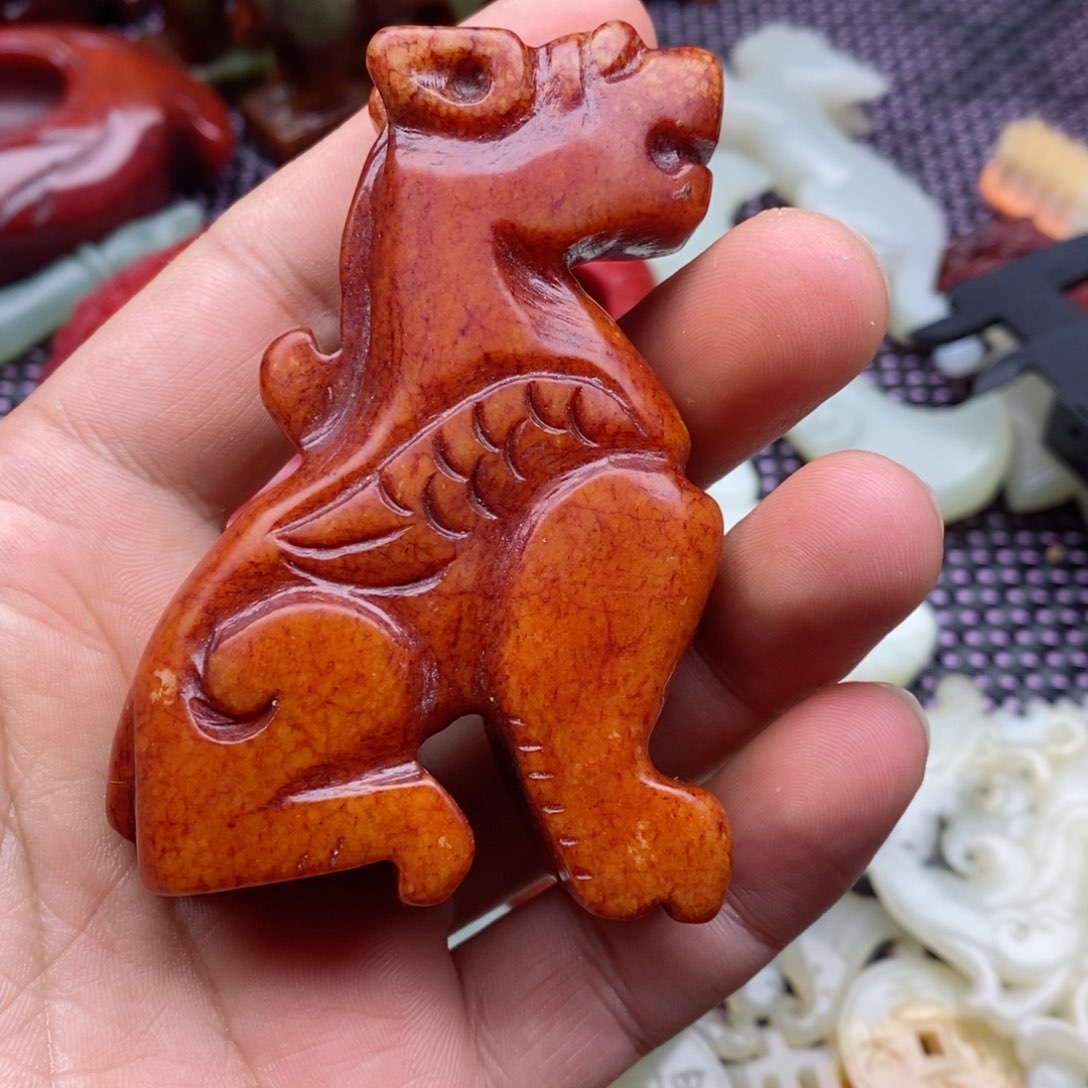 蛇纹石玉颈饰未镶嵌