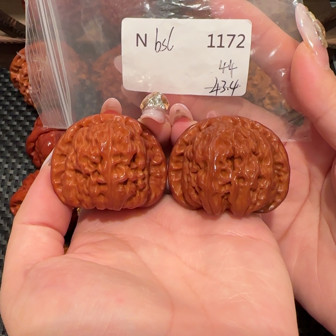 臻***情文玩核桃吊坠白狮子44精品