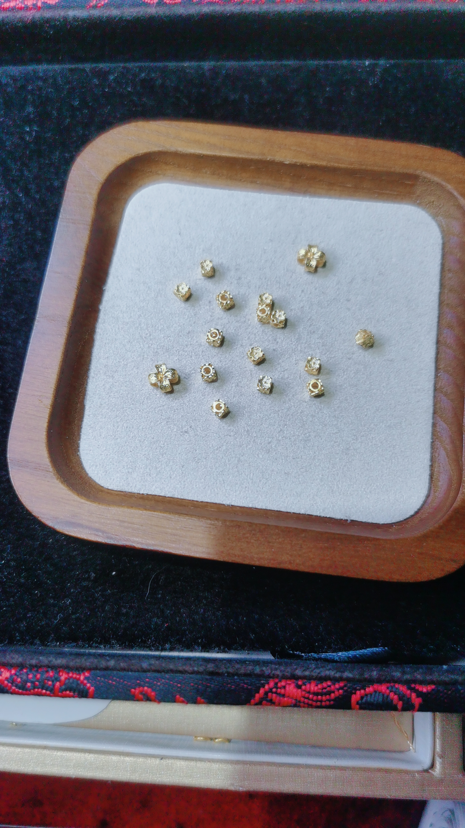 足金999古法硬金花花桶珠3.48克手串