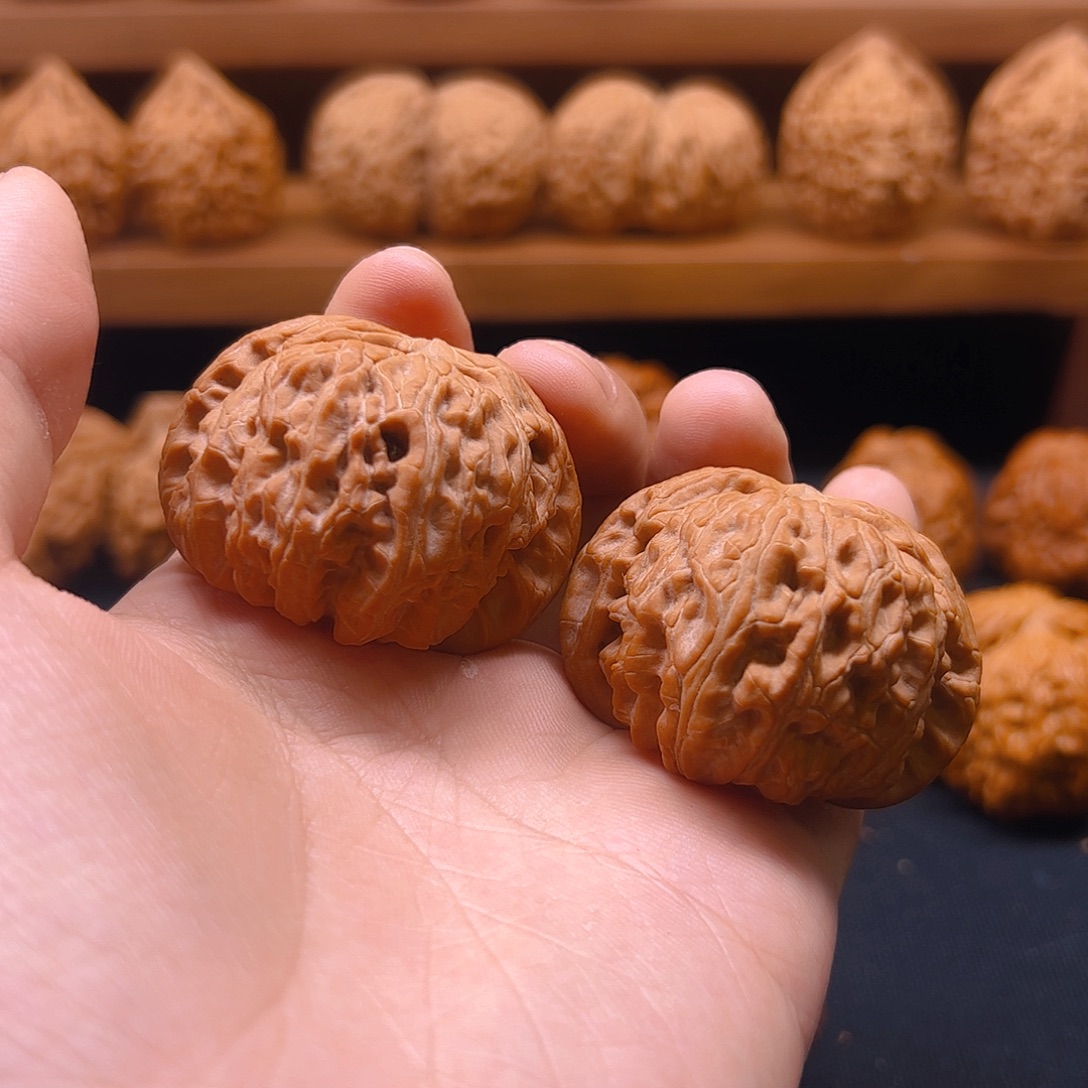 核桃把件红皮白狮子45全品