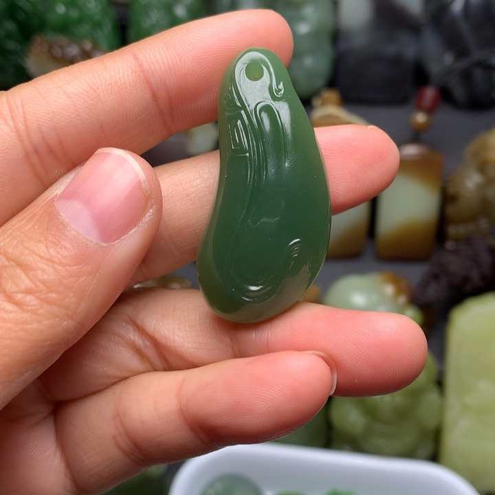****7和田玉未镶嵌颈饰