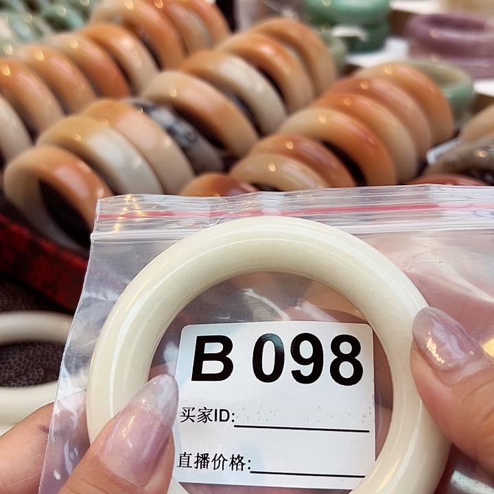 石英质玉合金手镯笑**开