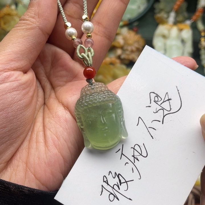蛇纹石玉吊坠合金