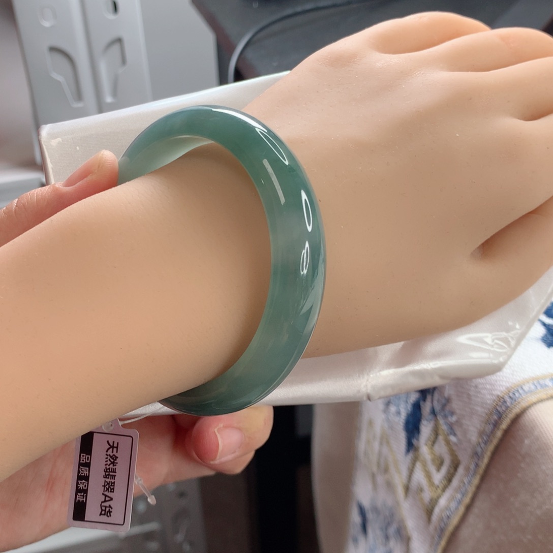 翡翠未镶嵌手镯圈口57