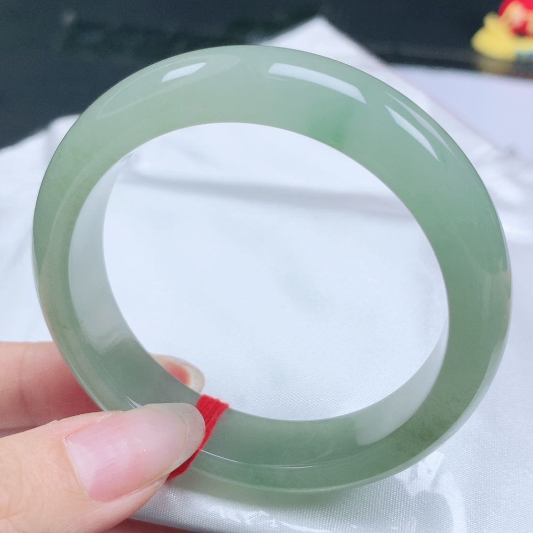 翡翠未镶嵌手镯翡翠53.7冰胶润果绿正圈