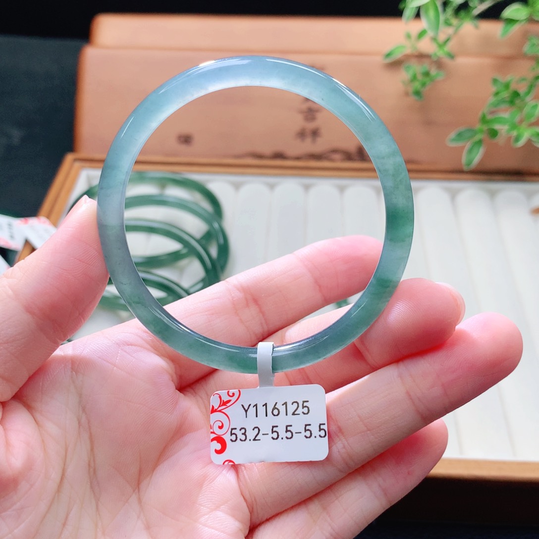 未镶嵌手镯（圆镯）翡翠