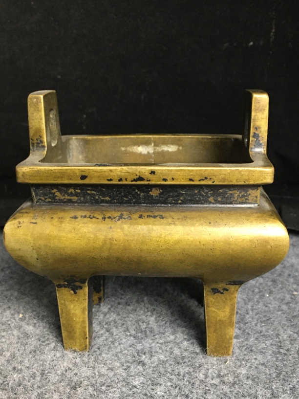 铜精制四足直耳炉，尺寸直径12cm，高12.5cm，重量尺寸咨询客服。