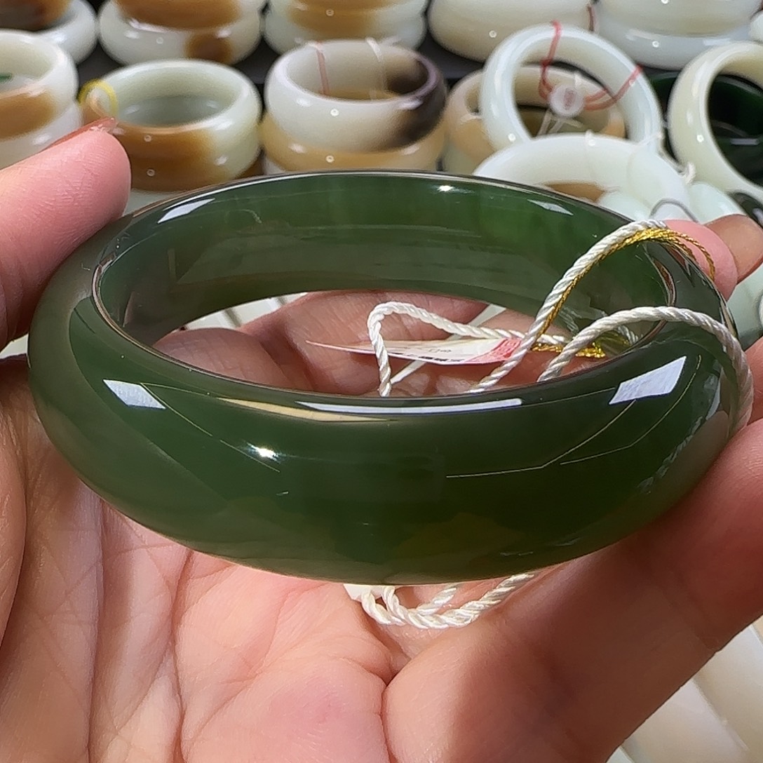暖****和田玉（碧玉）未镶嵌手镯