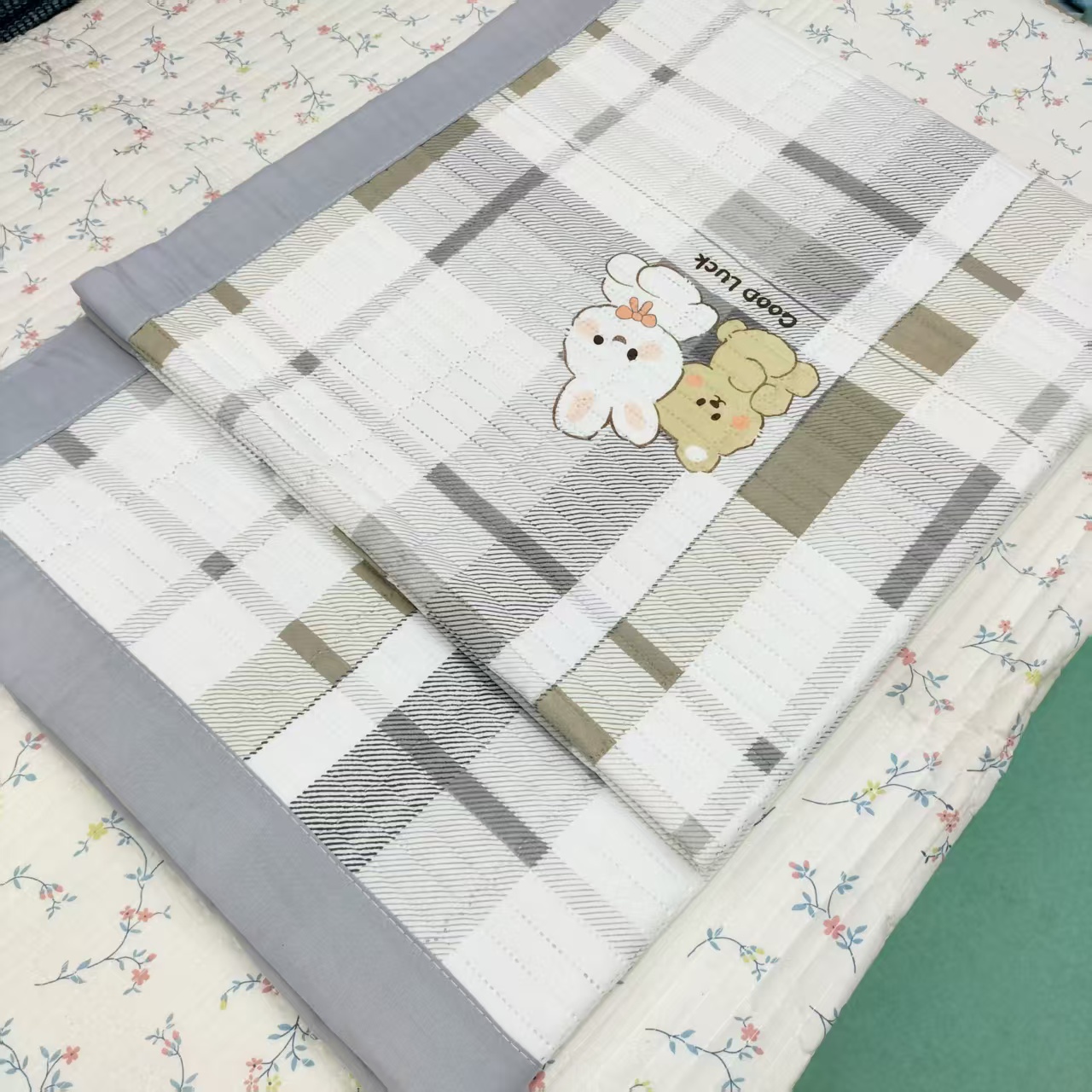 【包边床盖】<双拼灰格兔>120X220cm<±5cm>绗缝 多功能水洗透气柔软