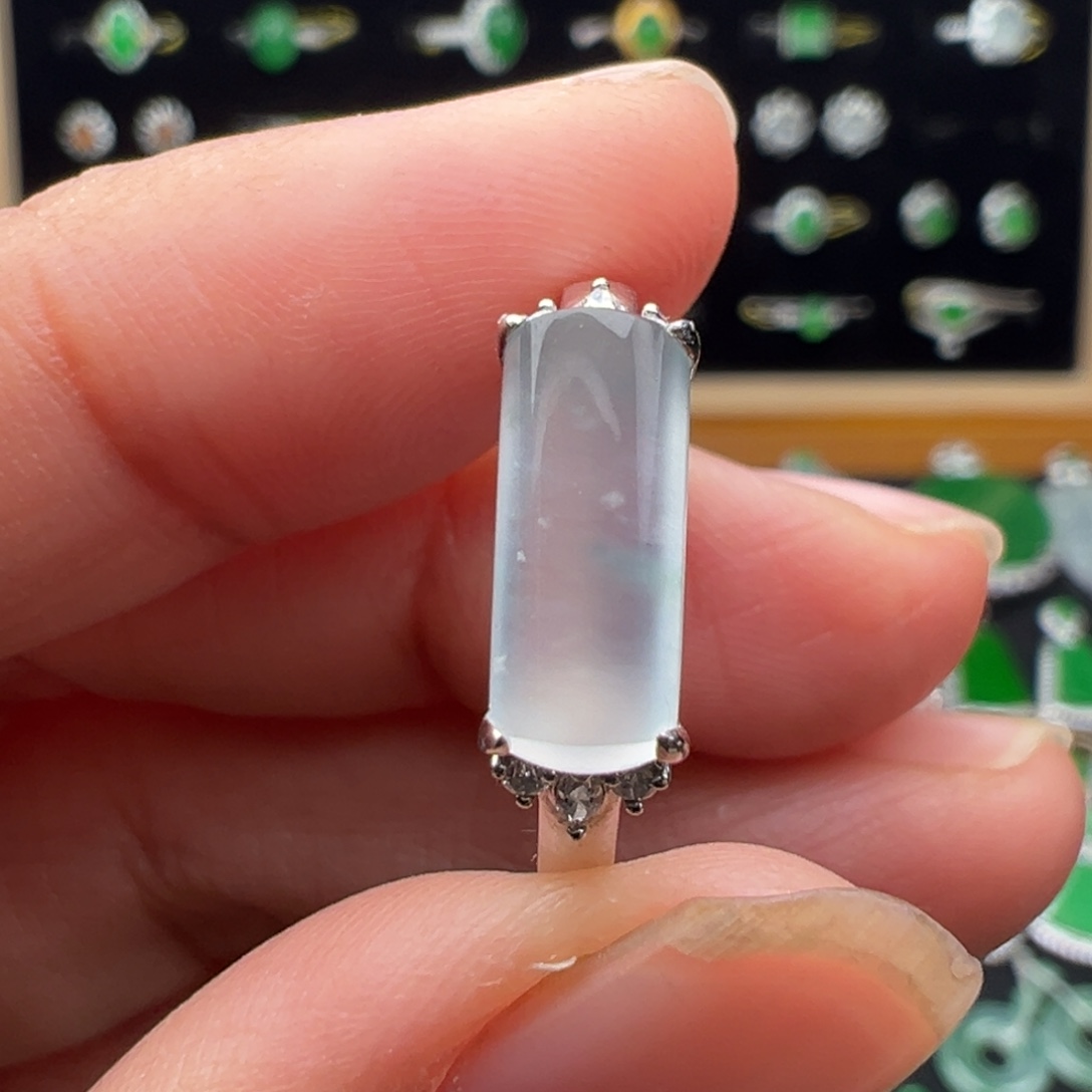 翡翠18K金镶嵌颈饰戒指