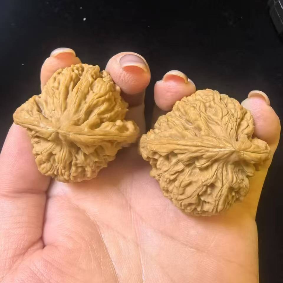 精品南疆石文玩核桃老树手捻把玩手持把件