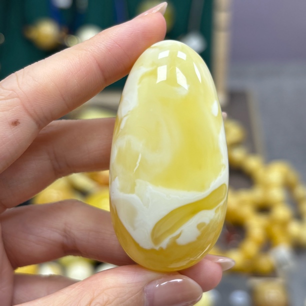 57.0*29.5*17.6mm 小妖珠宝天然原矿琥珀蜜蜡