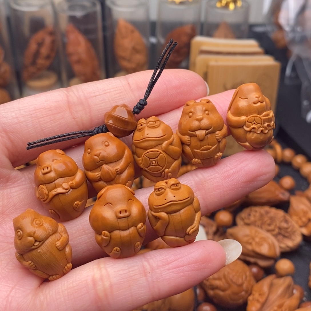 林***」吊坠橄榄核小动物八颗