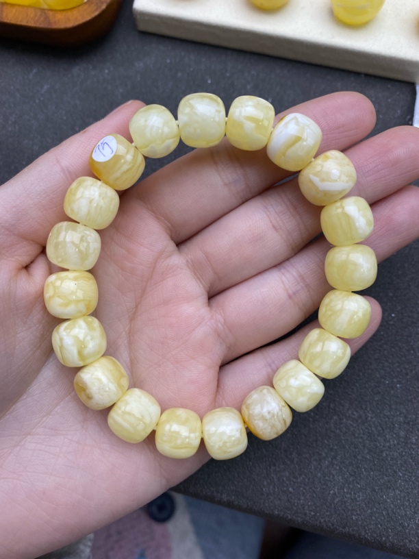 卡11老型单圈黄白妖花蜜蜡手串微瑕