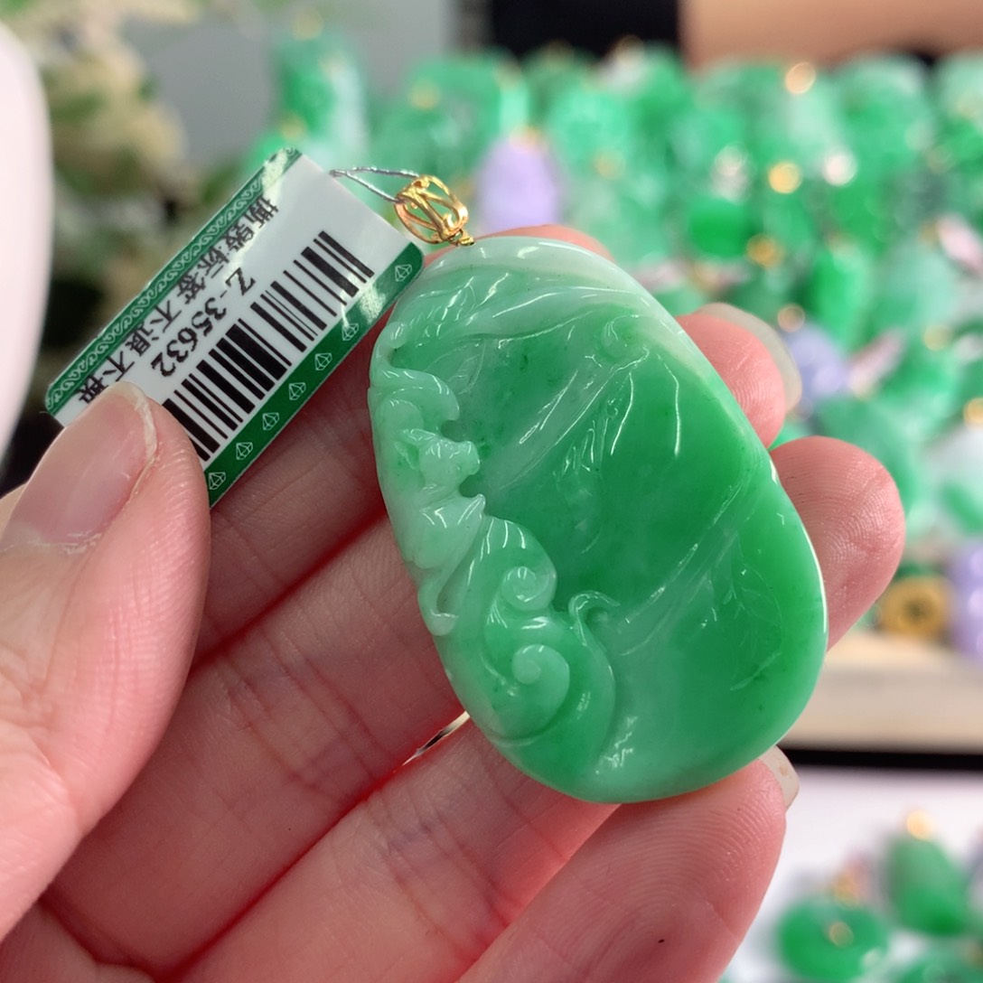 翡翠吊坠(不含链)18K金镶嵌