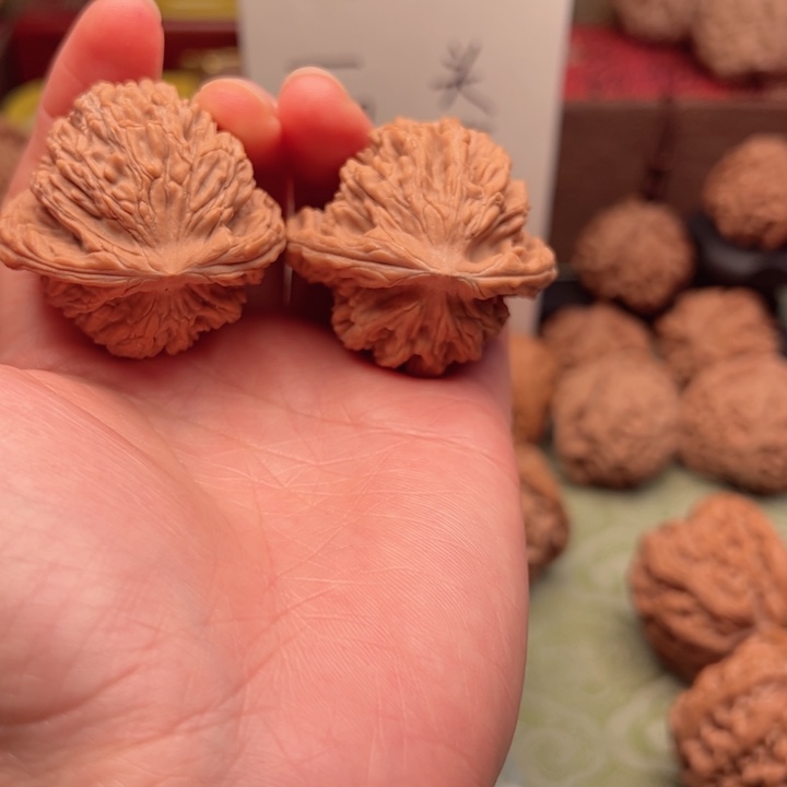 花****文玩核桃吊坠虎头文玩核桃手把家