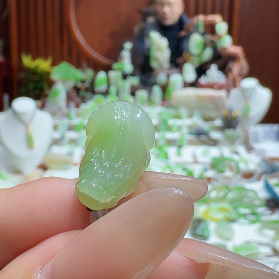 和田玉翠青貔貅未镶嵌野***?