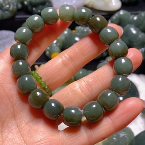 颈饰未镶嵌和田玉（糖玉）